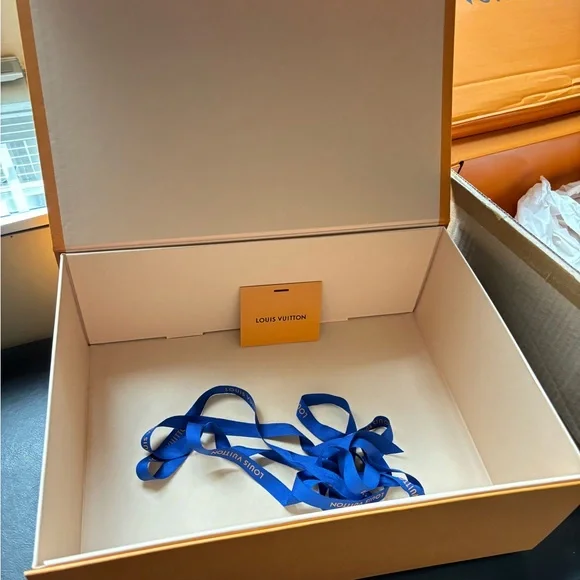 LV gift box, LV shipping box, ribbon, gift message envelope More sizes available - Picture 3 of 6